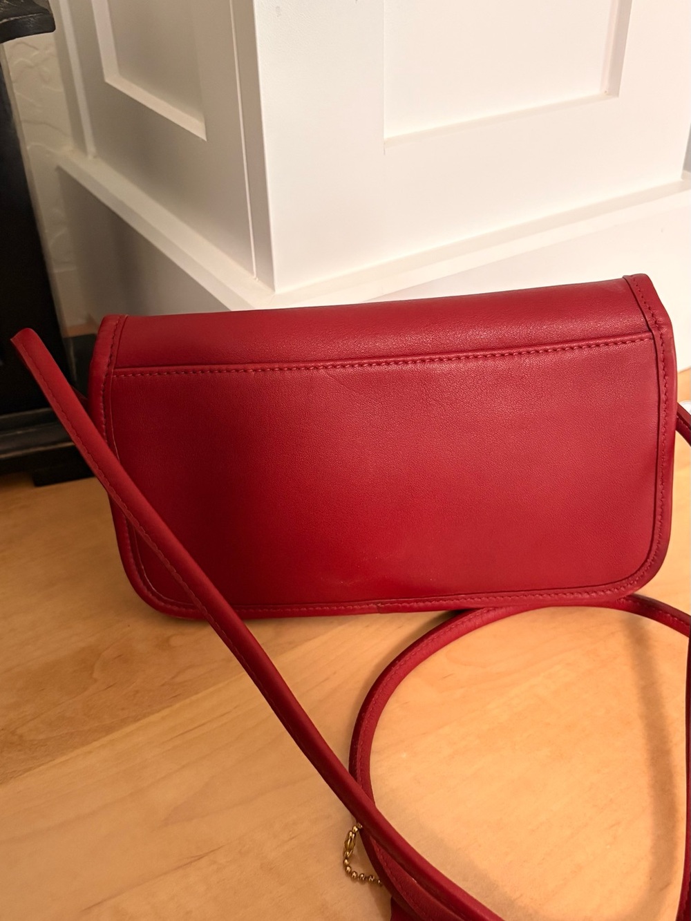 Coach Dinky Classic Red Leather Crossbody Bag with Gold Turn-Lock - Picture 4 of 10